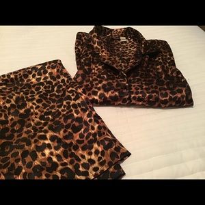 Fredricks Ladies pajamas in Animal print design.